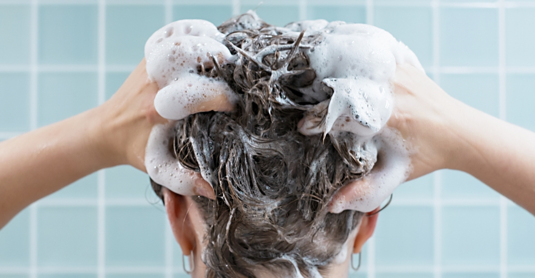 Best Time of Day to Use Anti-Dandruff Shampoo